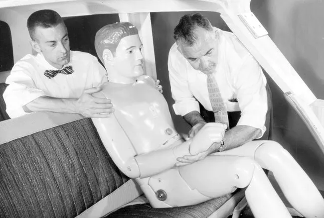 Historia de los dummies de coche: los maniquíes que han salvado millones de vidas