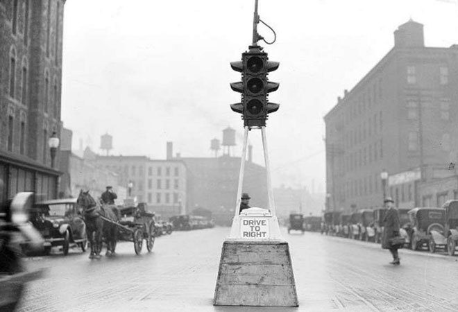 Cuándo se inventó el semáforo y por qué fue un desastre