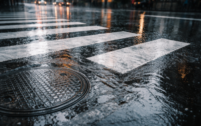 Pintura, tapas y pasos de cebra mojados: por qué patina “sin avisar”
